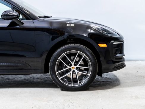Used 2025 Porsche Macan AWD/4WD image 12