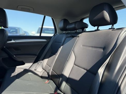 Used 2019 Volkswagen e-Golf SEL Premium image 9