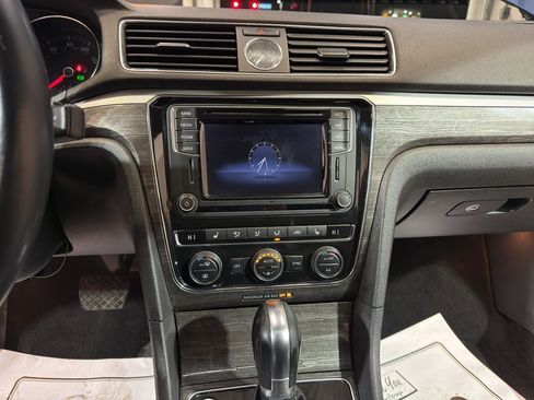 Used 2016 Volkswagen Passat 1.8T SE image 18