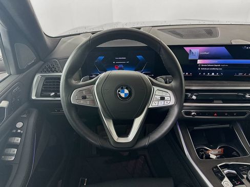 Used 2026 BMW X7 xDrive40i AWD/4WD image 31