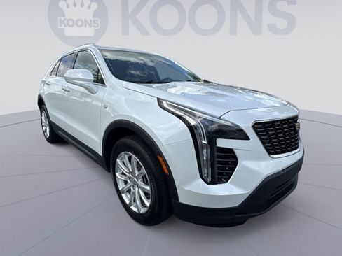 Used 2023 Cadillac XT4 Luxury w/ Cold Weather Package FWD image 10