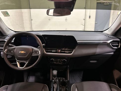 Used 2024 Chevrolet TrailBlazer LT w/ LT Cold Weather Package FWD image 18