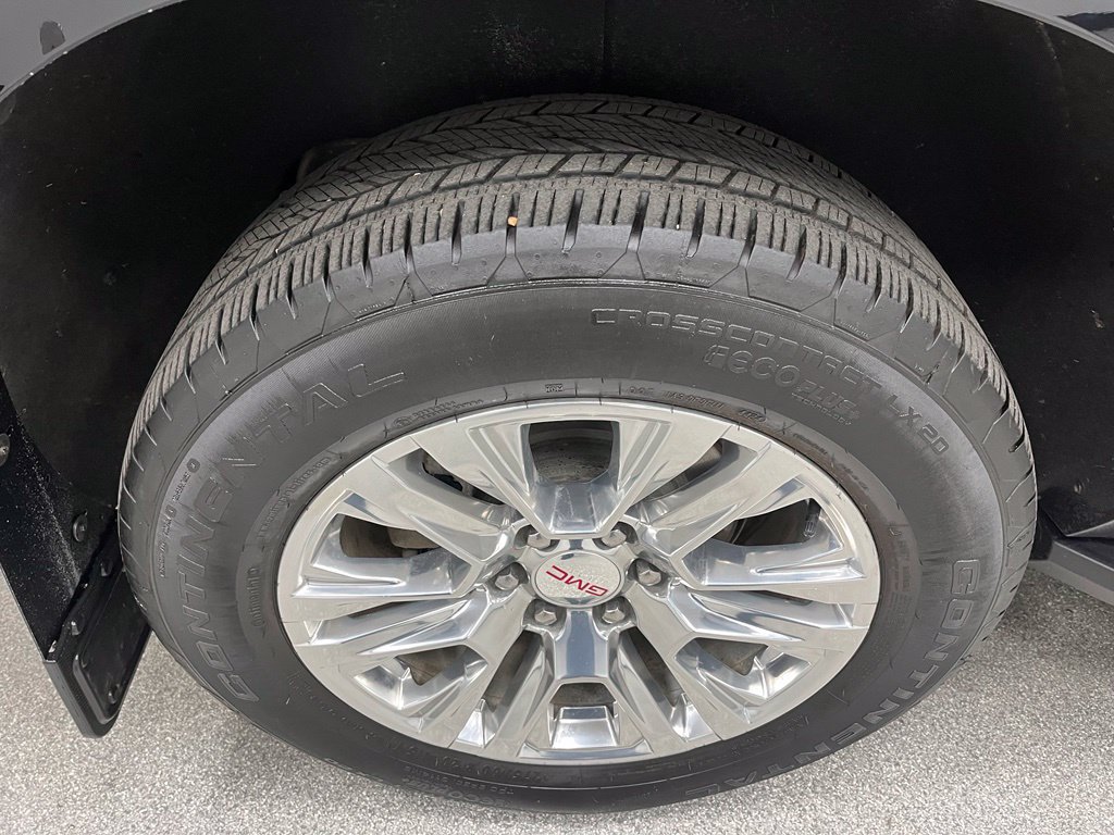 Used 2025 GMC Yukon Denali w/ LPO, Floor Liner Package AWD/4WD image 17