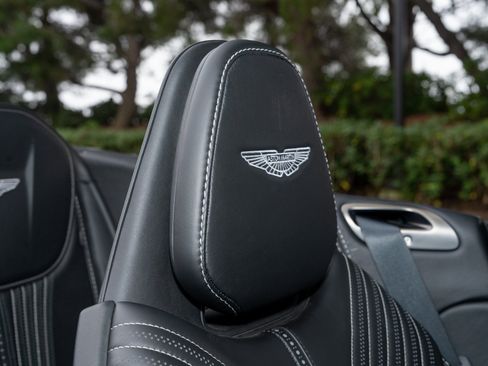 Used 2019 Aston Martin DB11 Volante image 24