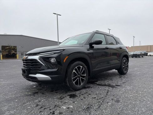 Used 2025 Chevrolet TrailBlazer LT image 3
