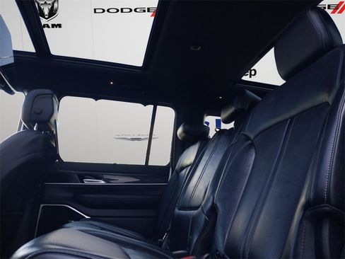 Used 2022 Jeep Wagoneer Series III w/ Premium Group I image 11