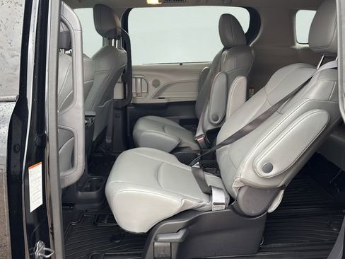 Used 2023 Toyota Sienna XLE w/ XLE Plus Package image 14