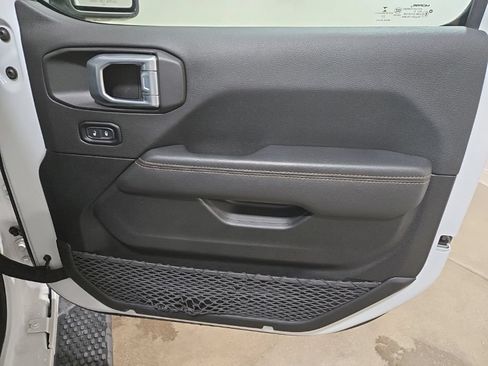 Used 2021 Jeep Wrangler Unlimited Sahara AWD/4WD image 27