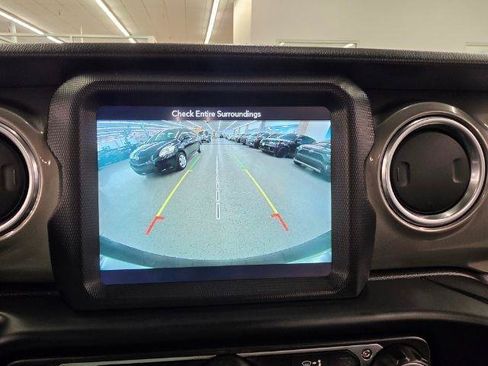 Used 2019 Jeep Wrangler Unlimited Sahara AWD/4WD image 22