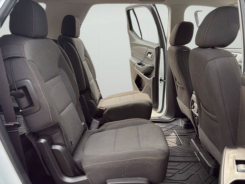 Used 2020 Chevrolet Traverse LT FWD image 17