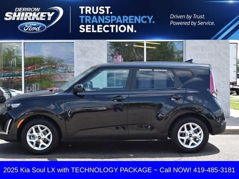 Used 2025 Kia Soul LX FWD image 3