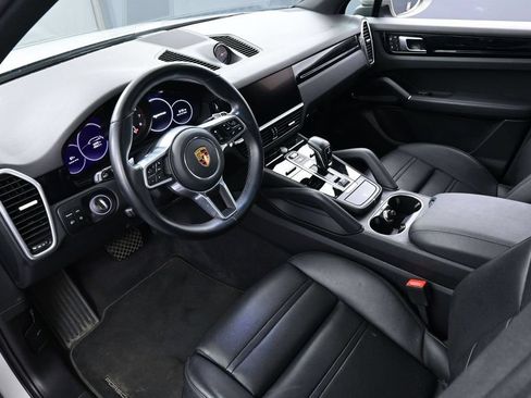 Certified 2023 Porsche Cayenne AWD/4WD image 4