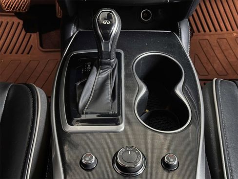 Used 2019 INFINITI QX60 Luxe w/ Essential Package image 17