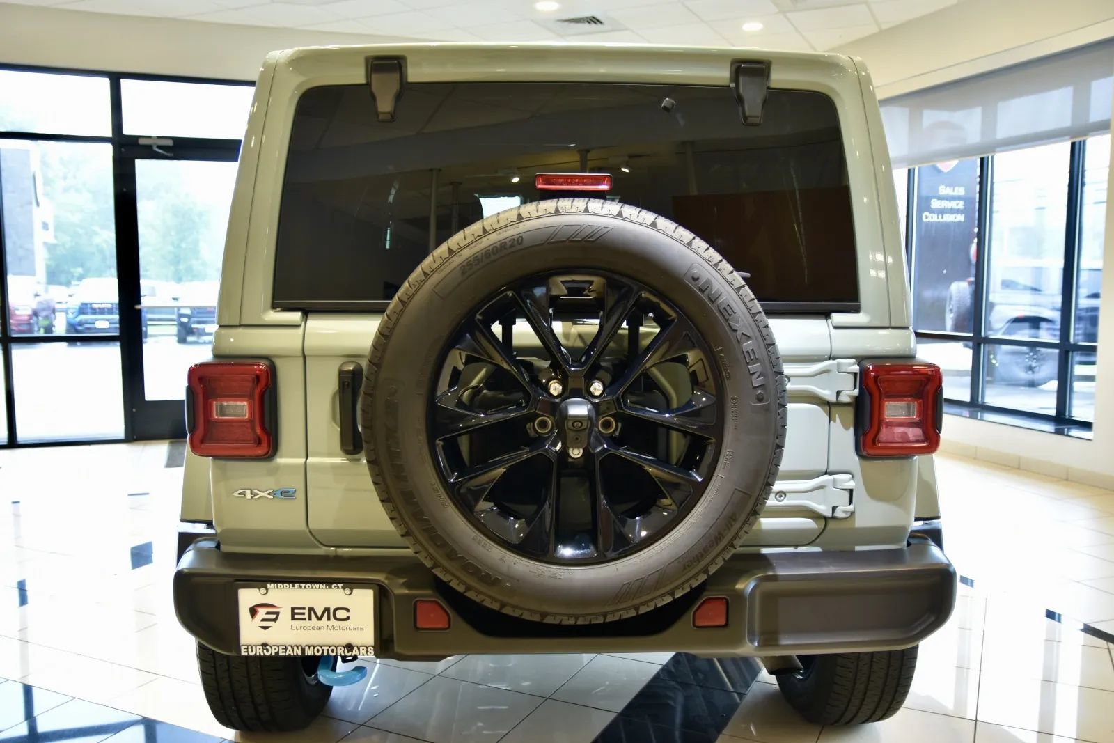 Used 2024 Jeep Wrangler Unlimited Sahara w/ Technology Group AWD/4WD image 5