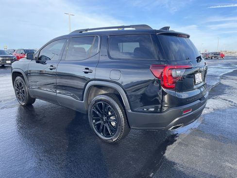 Used 2023 GMC Acadia SLE w/ Driver Convenience Package image 3