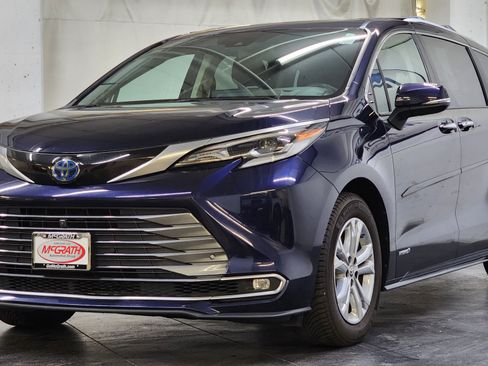 Used 2021 Toyota Sienna Platinum AWD/4WD image 11