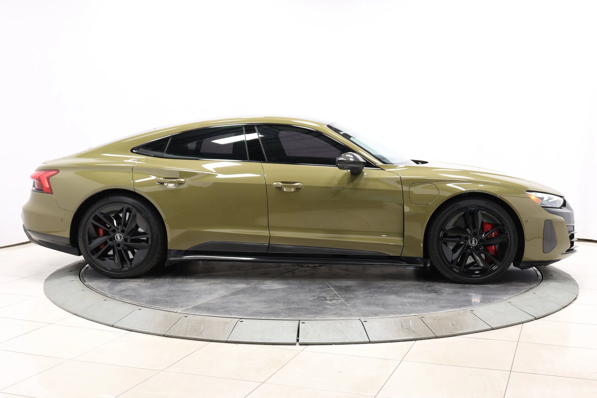 Used 2022 Audi RS e-tron GT w/ Year 1 Package AWD/4WD image 72