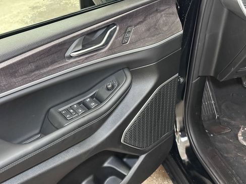 New 2025 Jeep Grand Cherokee Limited w/ Black Appearance Package image 18