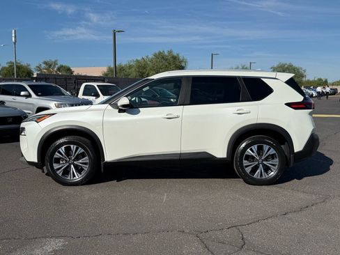 Used 2023 Nissan Rogue SV w/ SV Premium Package FWD image 3