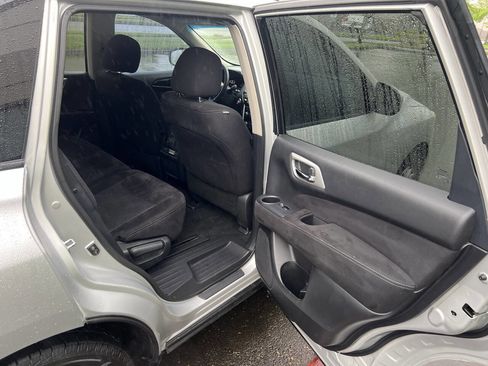 Used 2014 Nissan Pathfinder SV FWD image 10
