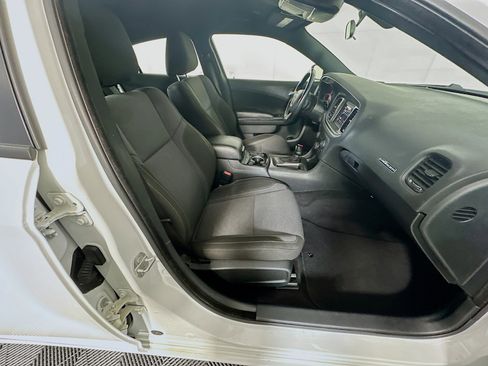 Used 2020 Dodge Charger SXT w/ Blacktop Package image 31
