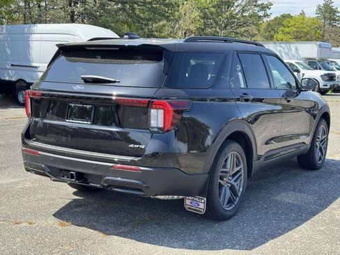 New 2026 Ford Explorer ST-Line w/ ST-Line Street Pack AWD/4WD image 6