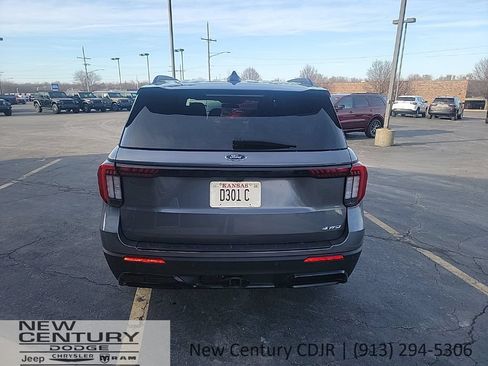 Used 2025 Ford Explorer ST-Line AWD/4WD image 4
