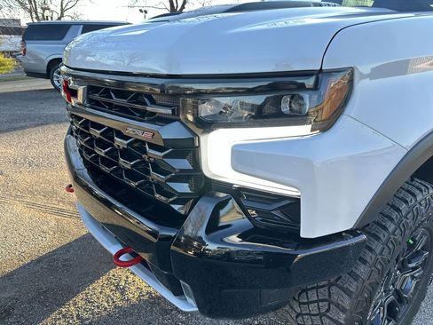 Used 2023 Chevrolet Silverado 1500 ZR2 w/ Technology Package AWD/4WD image 27