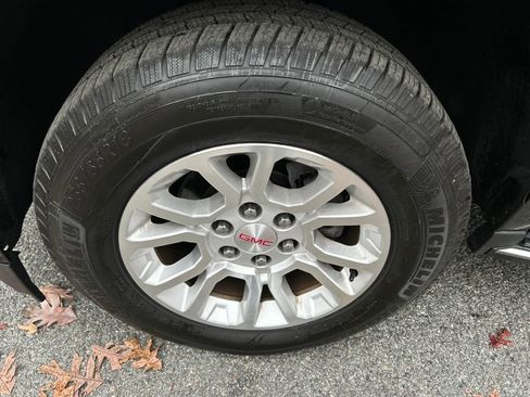 Used 2018 GMC Yukon SLT image 11