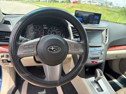 Used 2010 Subaru Outback 2.5i Limited AWD/4WD image 9