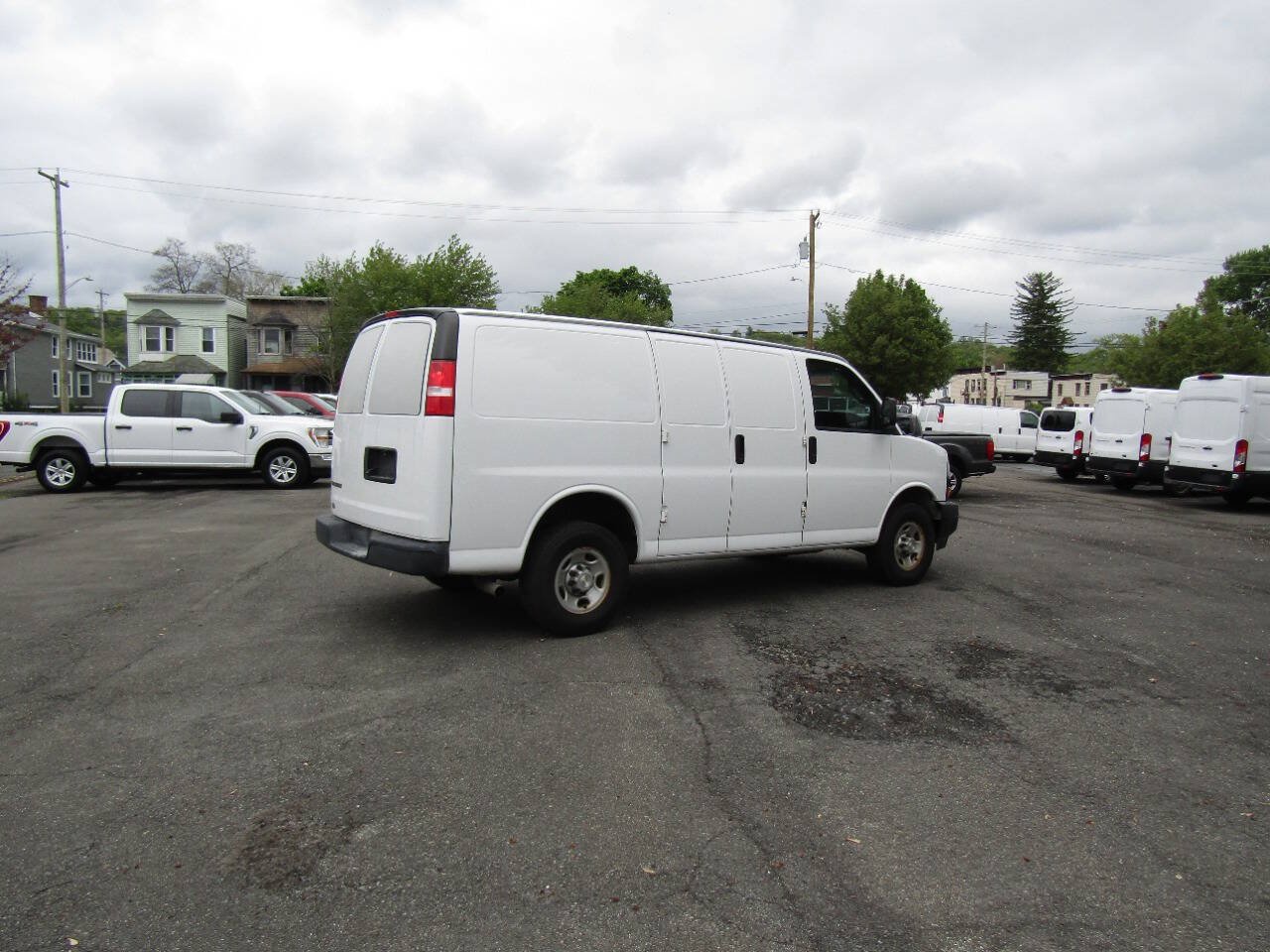 Used 2021 Chevrolet Express 2500 w/ Driver Convenience Package RWD image 27