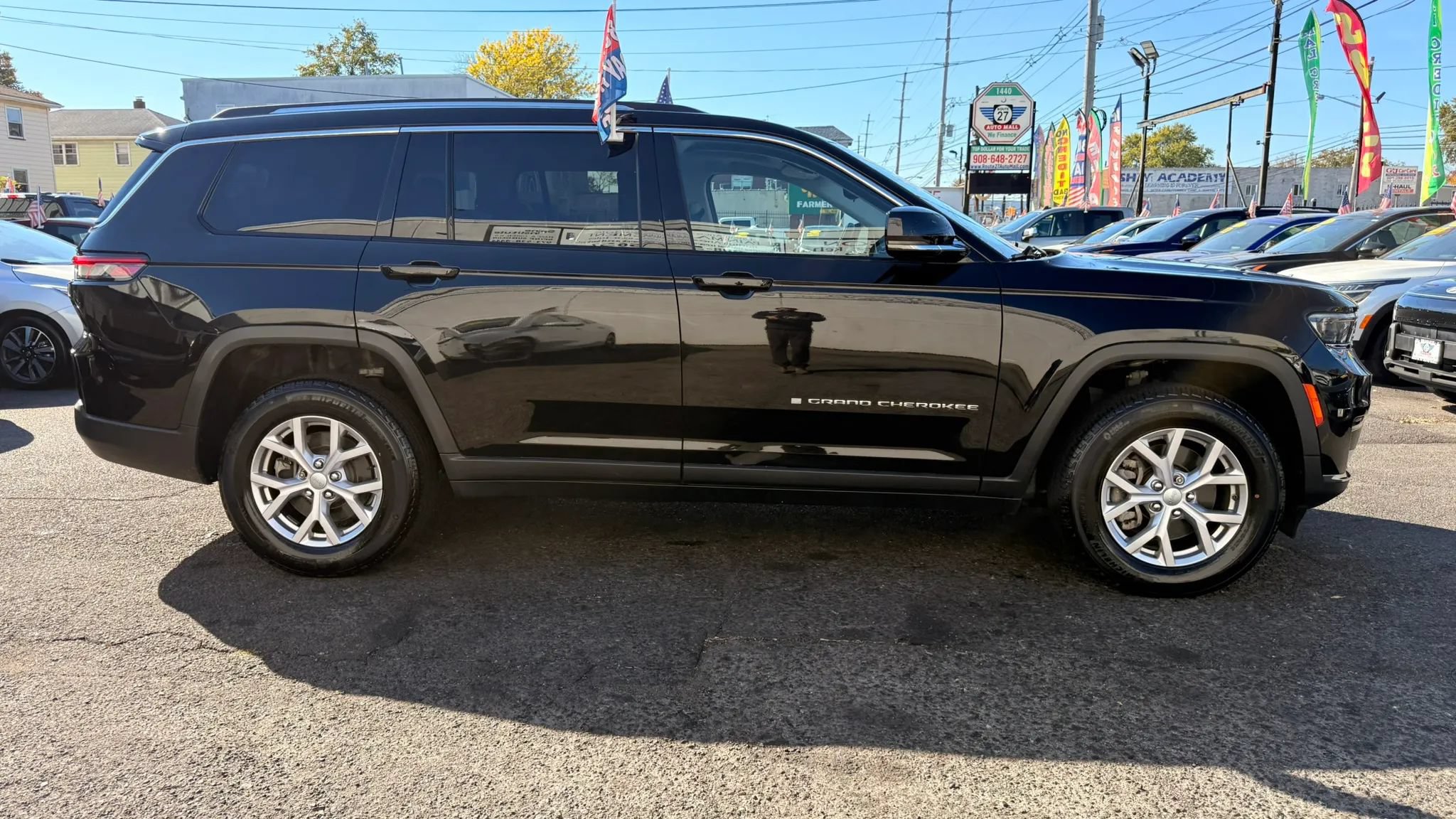 Used 2021 Jeep Grand Cherokee L Limited AWD/4WD image 11