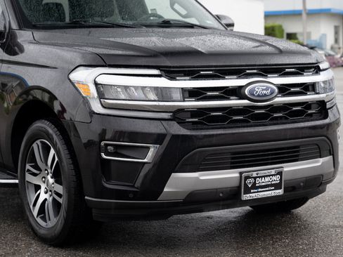 Used 2022 Ford Expedition Limited image 9