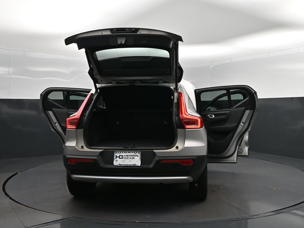Used 2025 Volvo XC40 B5 Plus AWD/4WD image 51
