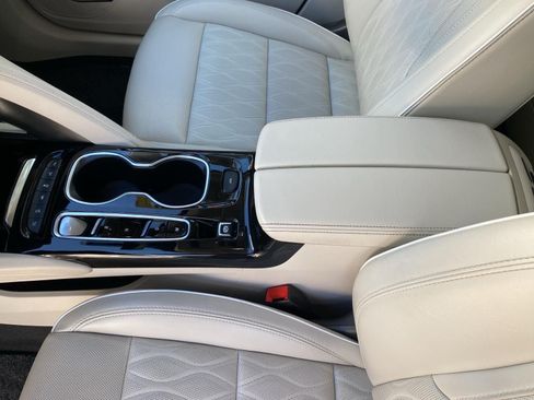 Used 2023 Buick Envision Avenir AWD/4WD image 18