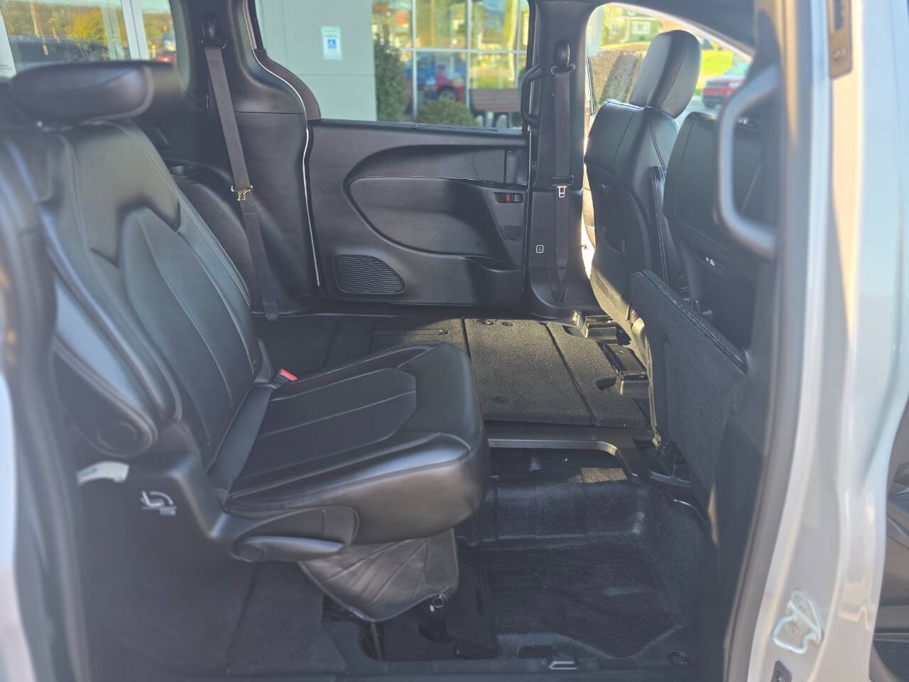 Used 2026 Chrysler Pacifica Select FWD image 21
