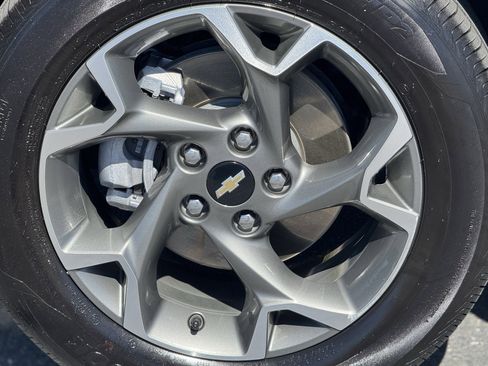 Used 2025 Chevrolet Trax LT FWD image 9