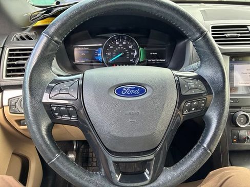 Used 2017 Ford Explorer XLT w/ Equipment Group 202A FWD image 16