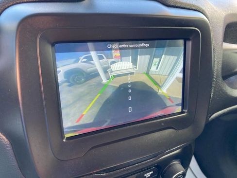 Used 2020 Jeep Renegade Latitude AWD/4WD image 17