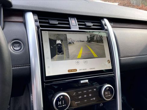 Used 2025 Land Rover Discovery Dynamic SE image 27