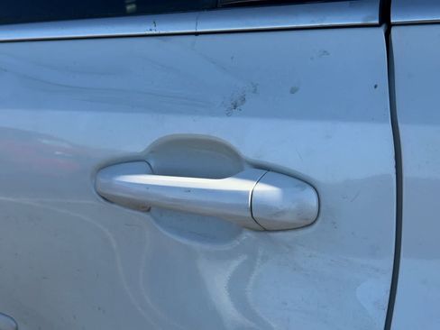 Used 2019 Toyota Highlander LE w/ Carpet Mat Package (TMS) image 17