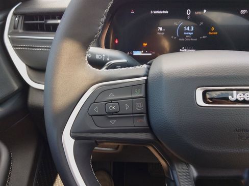 New 2025 Jeep Grand Cherokee L Laredo w/ Luxury Tech Group I image 18