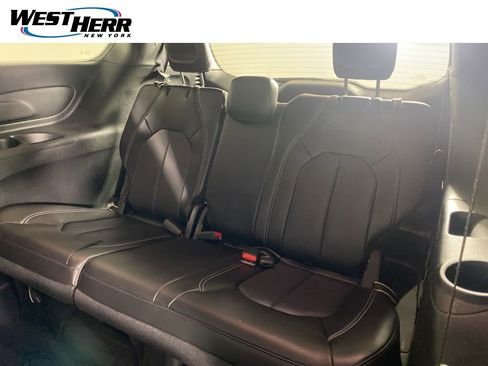 Used 2023 Chrysler Pacifica Touring-L w/ S Appearance Package image 16