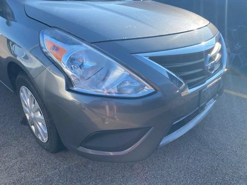 Used 2017 Nissan Versa SV FWD image 4