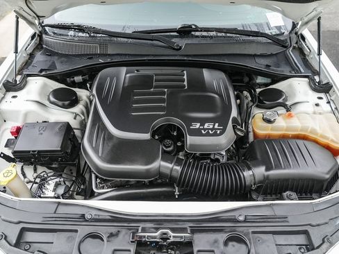 Used 2018 Chrysler 300 Limited image 25