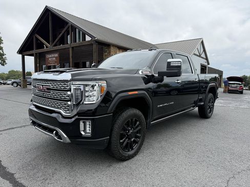 Used 2022 GMC Sierra 2500 Denali w/ Denali Black Diamond Edition AWD/4WD image 2