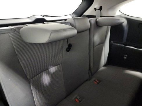 Used 2023 Toyota Highlander LE image 18