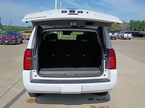 Used 2019 Chevrolet Suburban LT AWD/4WD image 17