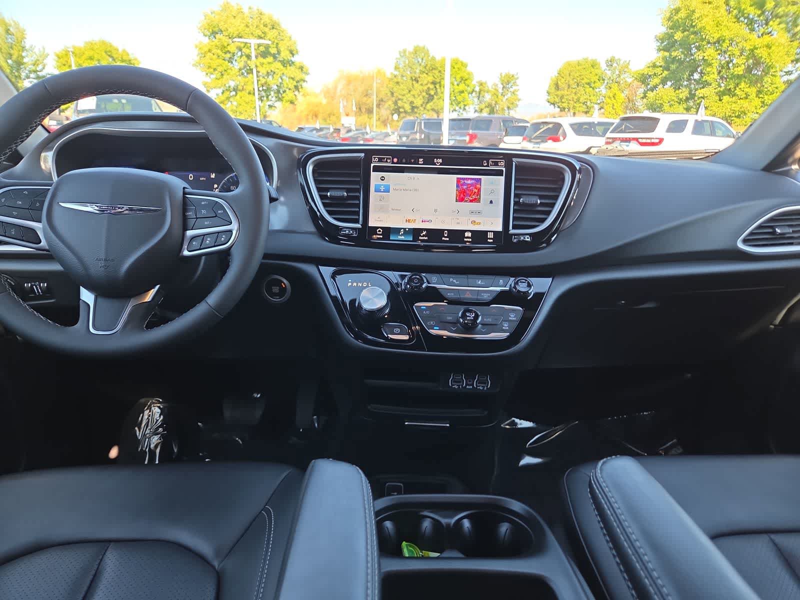 Certified 2025 Chrysler Pacifica Select FWD image 18