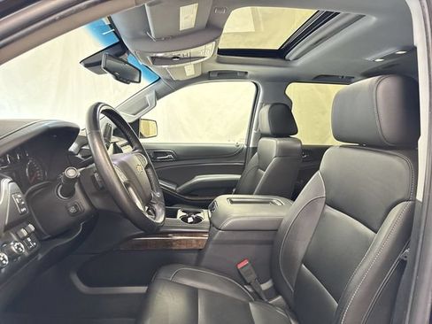 Used 2019 Chevrolet Suburban LT w/ Luxury Package AWD/4WD image 11